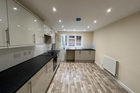 3 bedroom house to rent, Northampton Road, West Haddon NN6