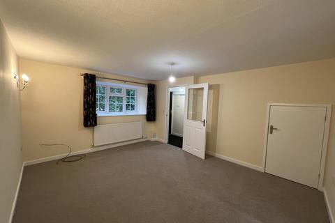 3 bedroom house to rent, Northampton Road, West Haddon NN6