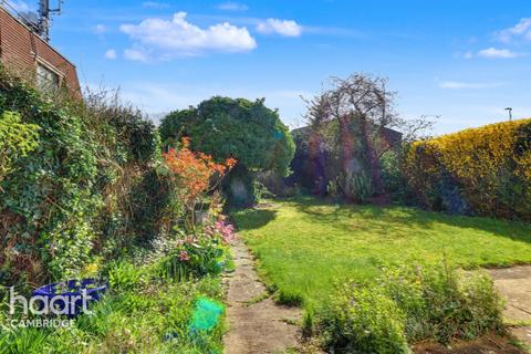 3 bedroom end of terrace house to rent, Sterne Close, Cambridge
