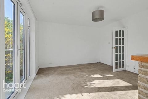 3 bedroom end of terrace house to rent, Sterne Close, Cambridge