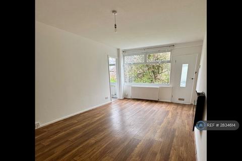 2 bedroom flat to rent, High Moor Court, Leeds, LS17