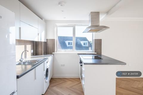 2 bedroom flat to rent, Neale Court, Dagenham, RM9