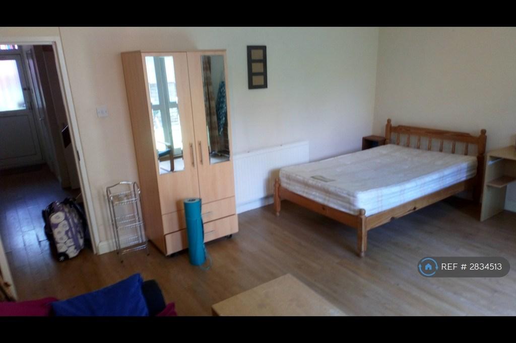 Lounge / Bedroom 3