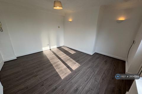 2 bedroom flat to rent, Elysian Fields, Salford, M6