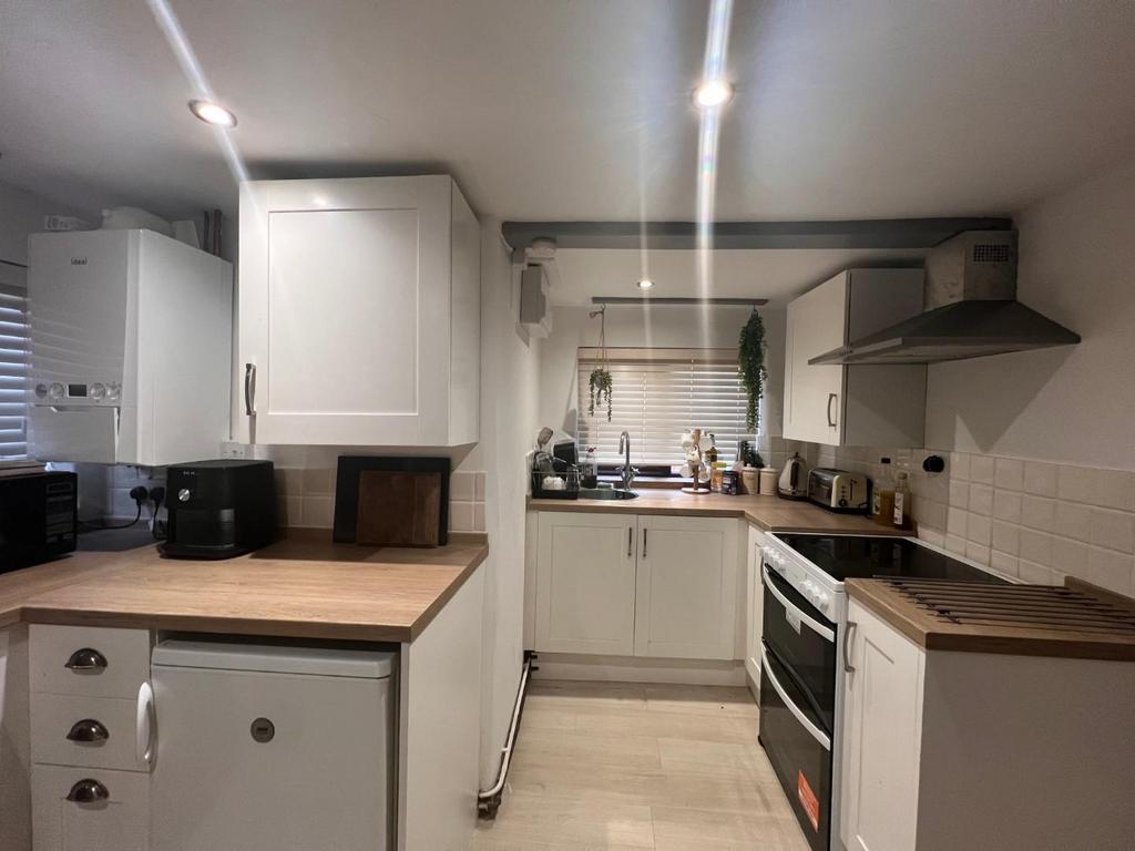 Kitchen (1).jpg