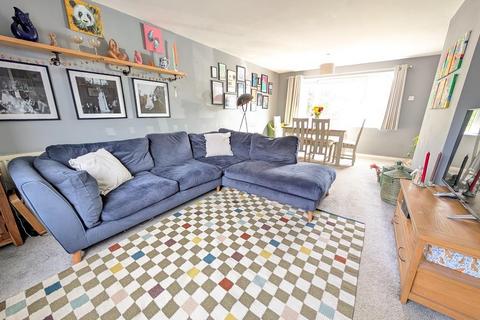 3 bedroom property for sale, Quarry Road, Alveston