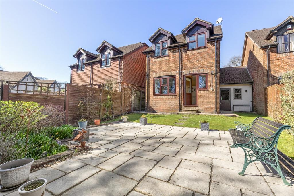 5 Clinkard Place, HP14 3 HQ-13.jpg