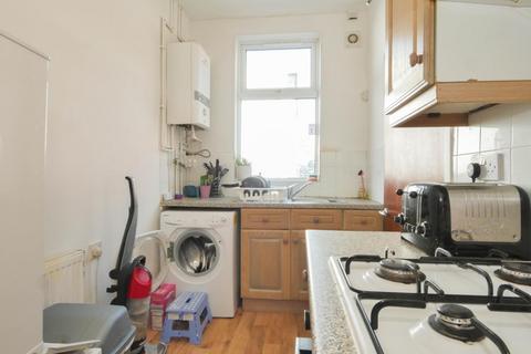 2 bedroom end of terrace house for sale, Salisbury Avenue, Leeds, LS12 2AR