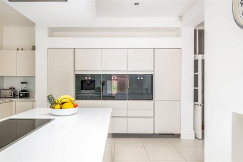 undefined, Park Avenue, Bedford