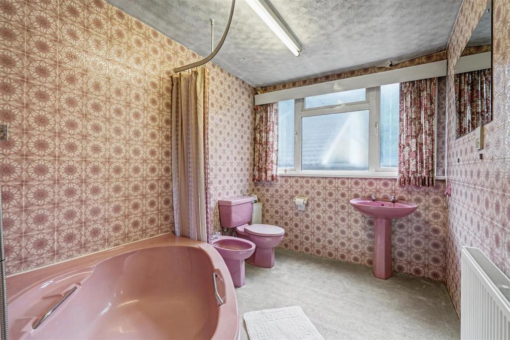 Bathroom 1 1.jpeg