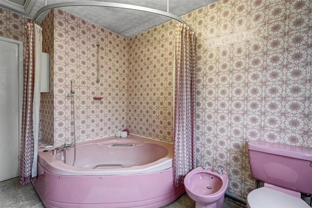 Bathroom 1 2.jpeg