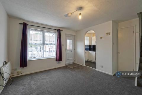 1 bedroom terraced house to rent, The Green, Ashford, TW15