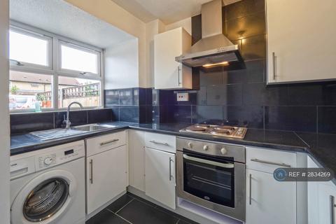 1 bedroom terraced house to rent, The Green, Ashford, TW15