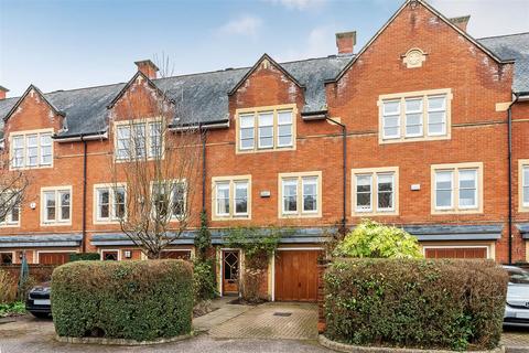 4 bedroom house for sale, LAVENDER CLOSE, SOUTH LEATHERHEAD, KT22