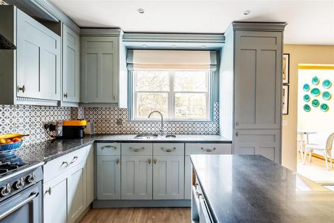 4 bedroom house for sale, LAVENDER CLOSE, SOUTH LEATHERHEAD, KT22
