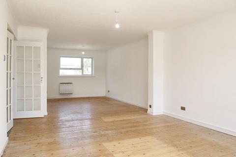 2 bedroom flat to rent, Glengall Road, Woodford Green, IG8