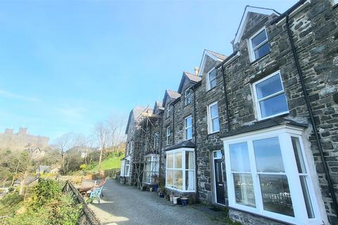 4 bedroom terraced house for sale, 4 Bronwen Terrace, Harlech