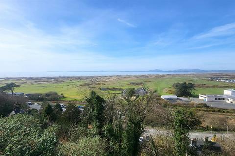 4 bedroom terraced house for sale, 4 Bronwen Terrace, Harlech