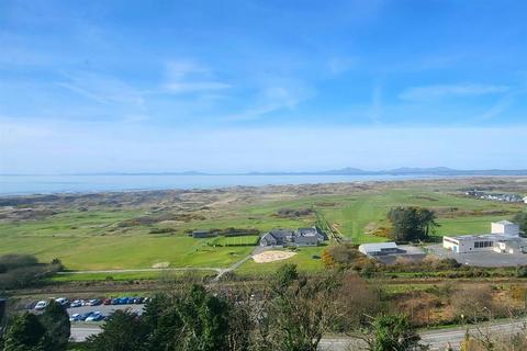 4 bedroom terraced house for sale, 4 Bronwen Terrace, Harlech
