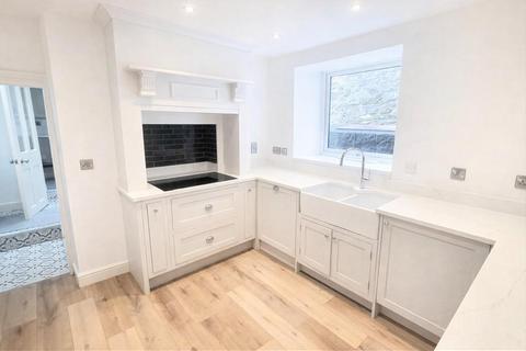 4 bedroom terraced house for sale, 4 Bronwen Terrace, Harlech