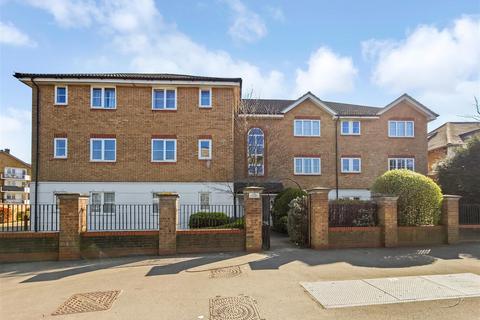2 bedroom flat to rent, Maystocks Court, Chigwell Road, South Woodford