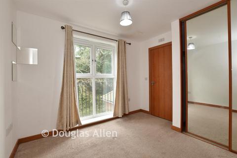 undefined, Kendal, Purfleet RM19