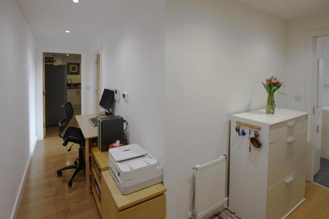 1 bedroom flat for sale, Talbot Close, Mitcham
