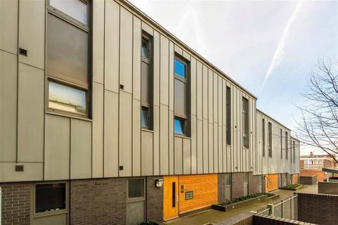 1 bedroom flat for sale, Wharncliffe Mews, London SW4