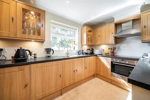 undefined, Cromwell Road, Teddington TW11