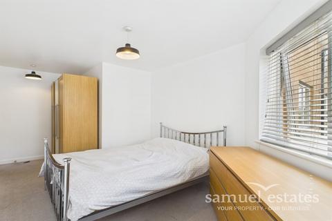 2 bedroom flat to rent, Park Road, London, SW19