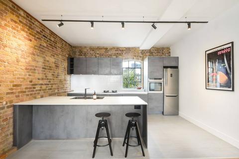 3 bedroom flat to rent, Surrey Square, Elephant and Castle, London, SE17