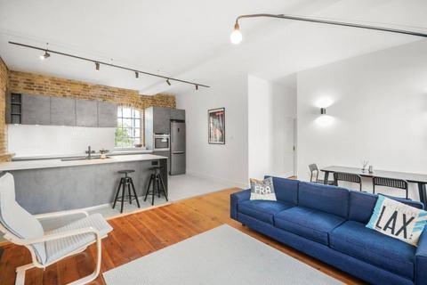 3 bedroom flat to rent, Surrey Square, Elephant and Castle, London, SE17