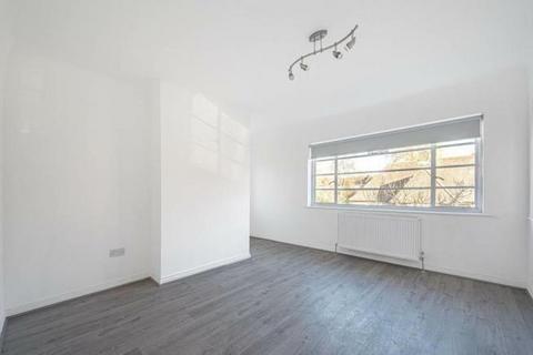 2 bedroom apartment to rent, Denison Close, Hampstead Garden Suburb N2