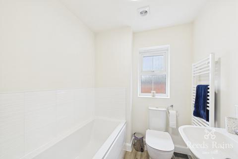 3 bedroom end of terrace house for sale, Main Road, Sheffield S35