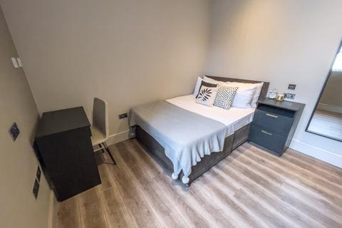 undefined, Esher Road, L6 6DF,