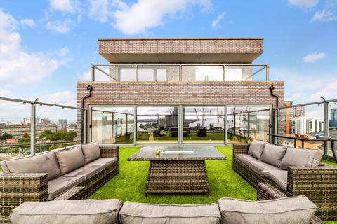 3 bedroom flat to rent, Longitude House, Prime Meridian Walk, London, E14.