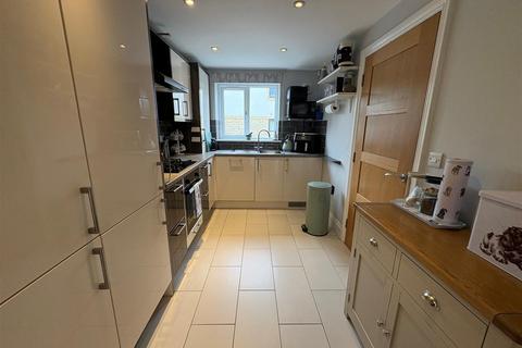 4 bedroom townhouse for sale, Soaper Court, Wibsey BD6