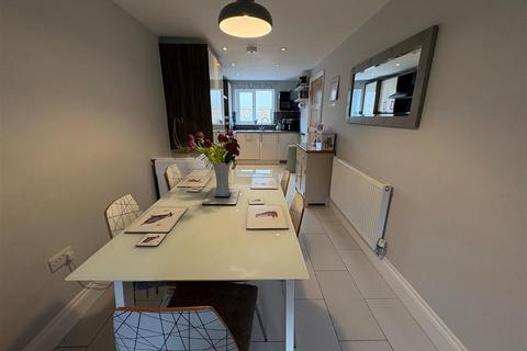 4 bedroom townhouse for sale, Soaper Court, Wibsey BD6