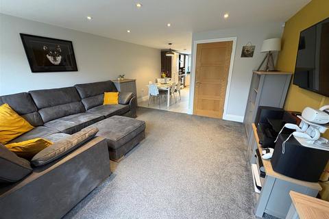 4 bedroom townhouse for sale, Soaper Court, Wibsey BD6