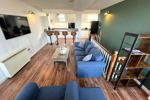 3 bedroom penthouse to rent, The Royal, Salford M3