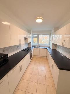 2 bedroom flat to rent, Lansdowne Court, London, SW15