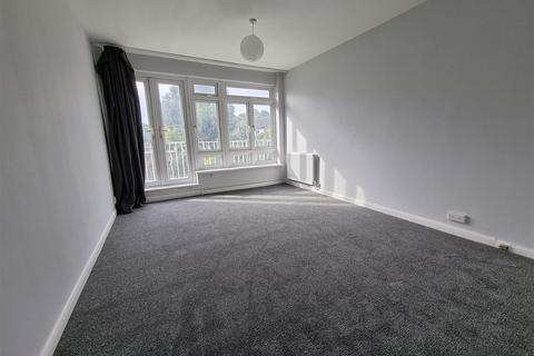 2 bedroom flat to rent, Lansdowne Court, London, SW15