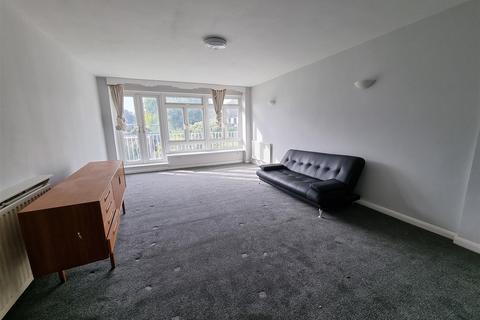 2 bedroom flat to rent, Lansdowne Court, London, SW15