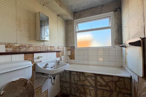 2 bedroom flat for sale, Flat 8 Park Lawn, Parchmore Road, Thornton Heath, Surrey, CR7 8HA