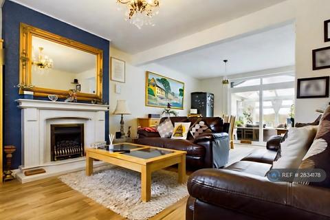 3 bedroom semi-detached house to rent, Castle Road, Nuneaton, CV10