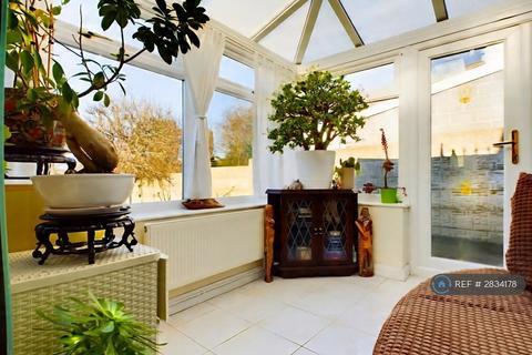 3 bedroom semi-detached house to rent, Castle Road, Nuneaton, CV10