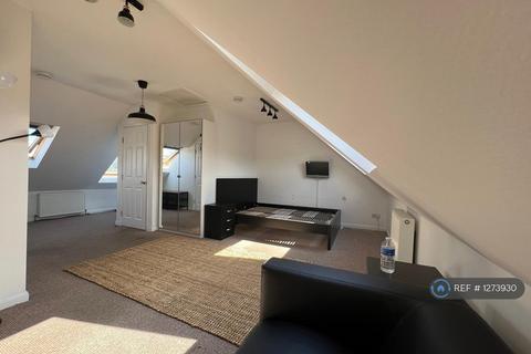 1 bedroom in a house share to rent, Brunel Road, London, SE16