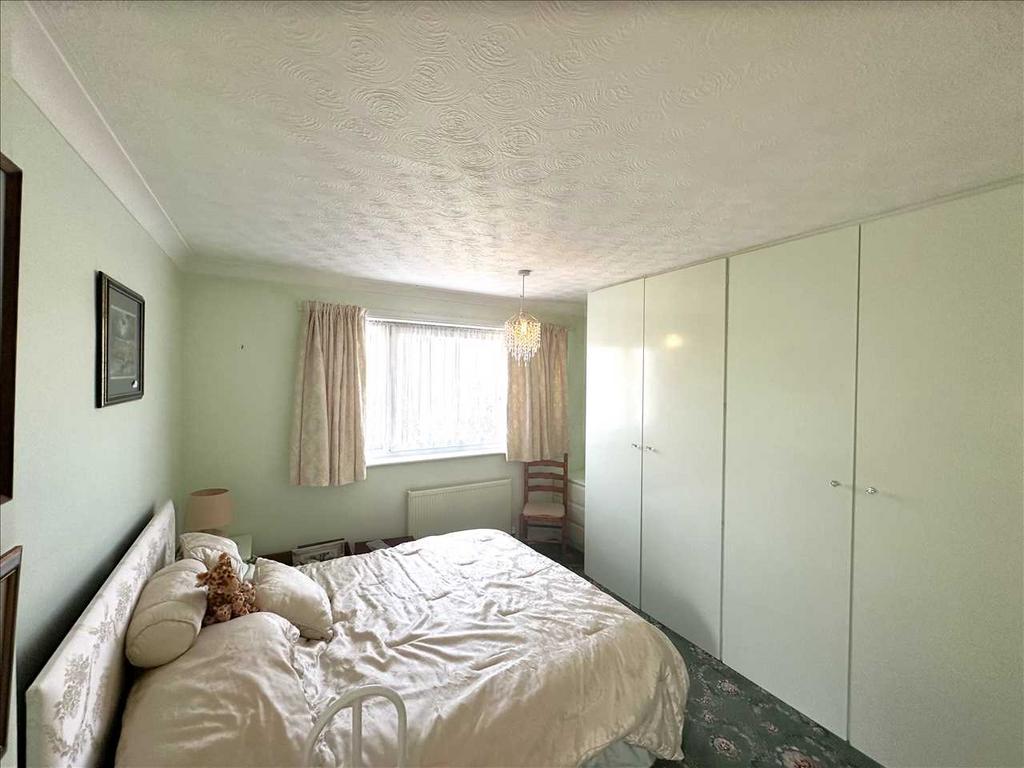 Rear bedroom 2: