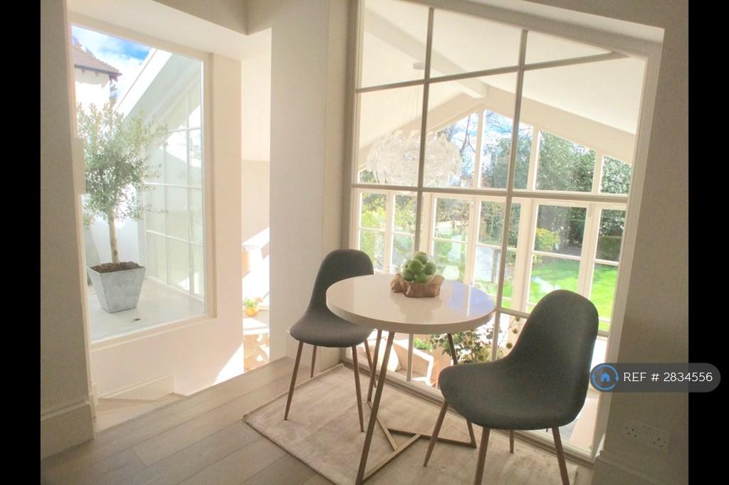 Dining And Courtyard View