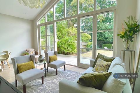 2 bedroom maisonette to rent, Friern Watch Avenue, London, N12